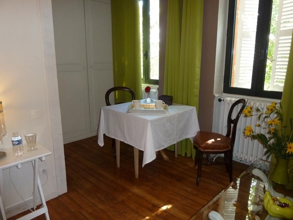 Chambre D'Hotes "Le Village" Villenouvelle Cameră foto